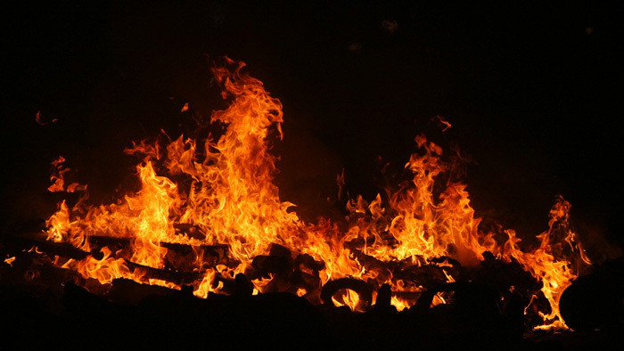 森林发生大火燃烧的声音