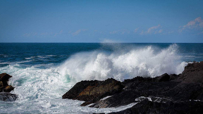 洞穴有海浪和风声混合