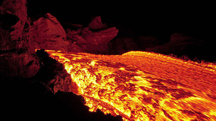 火山熔岩滚动的循环声