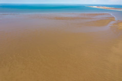 大海海浪沙滩退潮风景航拍摄影图