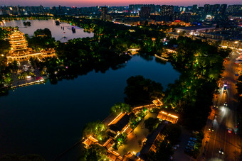 山东济南大明湖夜景航拍摄影图