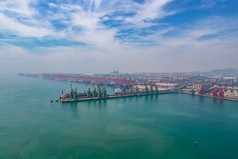 海边港口码头集装箱航拍摄影图