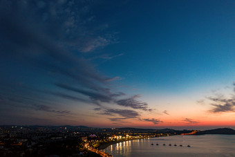 海边日落晚霞蓬莱八仙过海夜景航拍摄影图