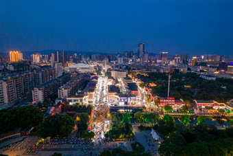 江苏连云港夜景步行街人流航拍摄影图