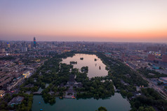 山东济南大明湖夕阳晚霞夜景航拍摄影图