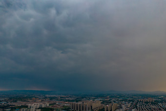 山东淄博城市暴雨来袭航拍摄影图