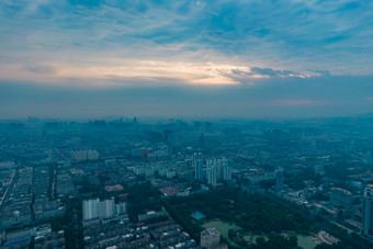 山东淄博城市清晨日出迷雾航拍摄影图