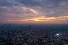 苏州夜幕降临日落晚霞夕阳火烧云航拍摄影图