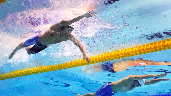 运动员自由泳划手游泳的声音