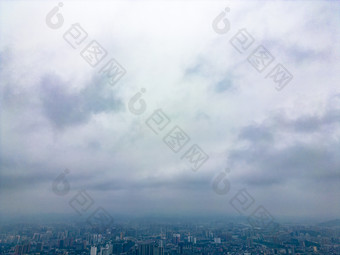 城市清澈<strong>雾霾</strong>天气航拍摄影图