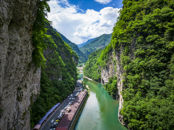 大自然山谷山清水秀航拍摄影图