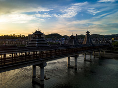 侗族特色建筑风雨桥航拍摄影图