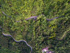 俯拍蜿蜒盘山公路