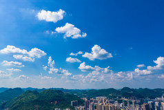 贵州铜仁城市风光蓝天白云航拍摄影图