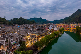 贵州镇远古镇夜幕降临夜景航拍摄影图