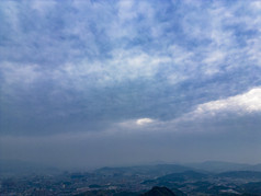 湖南湘西大山中的城市航拍摄影图