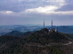 湖南湘西大山中的城市航拍摄影图