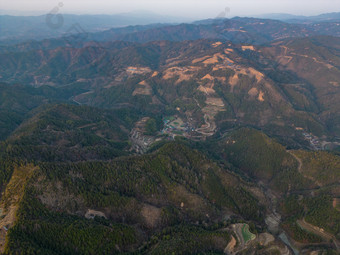 连绵起伏山川日落晚霞航拍摄影图