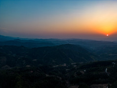 南方丘陵地貌山川风景航拍摄影图