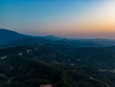 南方丘陵地貌山川风景航拍摄影图