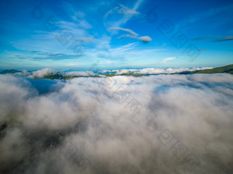 清晨高山云海自然风光航拍湖北神农架摄影图