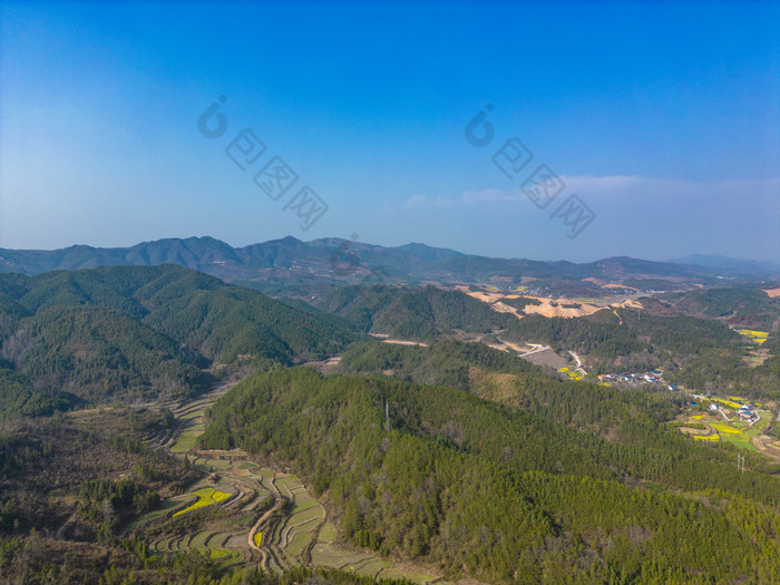 山川农田油菜花美丽乡村航拍摄影图