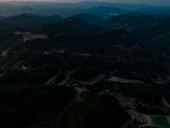 山川丘陵地貌日落晚霞航拍摄影图