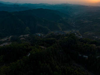 山川<strong>丘陵地貌</strong>日落晚霞航拍摄影图