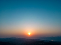 山川丘陵地貌日落晚霞航拍摄影图