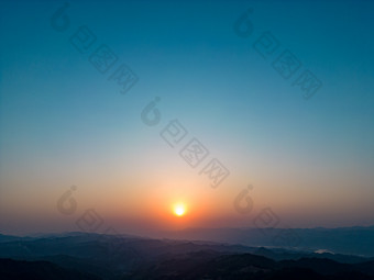 山川丘陵地貌日落晚霞航拍摄影图
