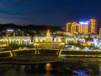 少数民族风雨桥特色建筑夜景灯光航拍摄影图