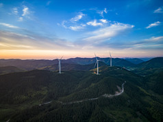 夕阳晚霞山川风车发电航拍摄影图