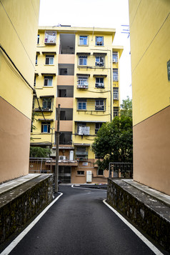 小区住宅环境摄影图