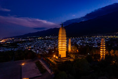 云南大理三塔寺夜景航拍