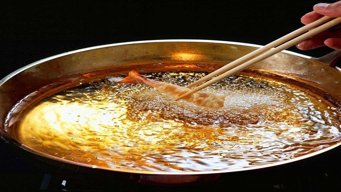 带有水的菜进油锅时喷溅的音效