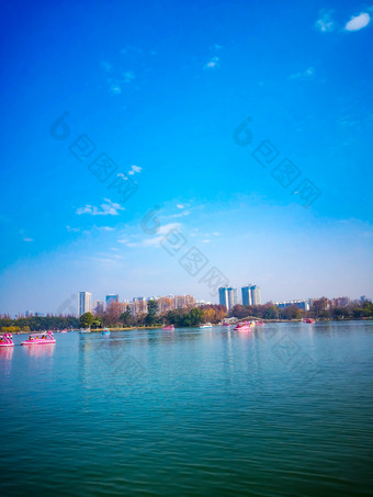 湖南<strong>长沙烈士公园</strong>年嘉湖风景摄影图