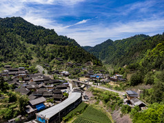 航拍湖南湘西大山中的村寨