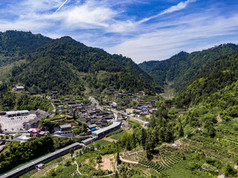 航拍湖南湘西大山中的村寨