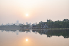 山东济南大明湖日出