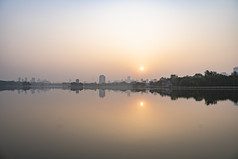 山东济南大明湖日出