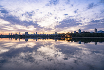 山东济南大明湖日出彩霞<strong>水墨画</strong>