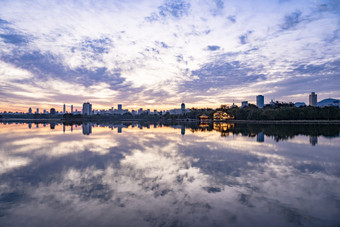 山东济南大明湖日<strong>出彩</strong>霞水墨画