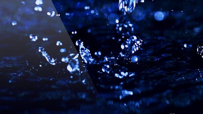 雨水滴入水中高清实拍视频素材