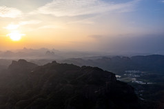 韶关丹霞山丹霞地貌日落晚霞夕阳航拍摄影图