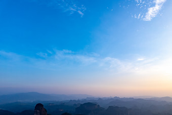 韶关丹霞山丹霞地貌日落晚霞夕阳航拍摄影图