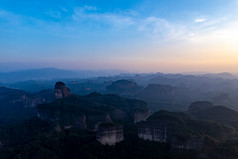 韶关丹霞山丹霞地貌日落晚霞夕阳航拍摄影图