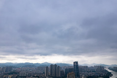 中山城市雨季暴雨来临航拍摄影图