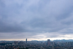 中山城市雨季暴雨来临航拍摄影图