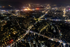 城市夜景大道交通车辆灯光航拍摄影图