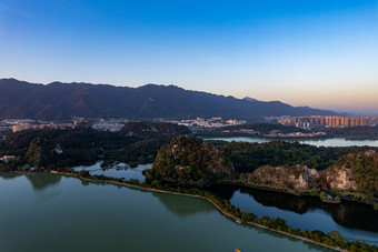 广东肇庆夕阳下的七星山航拍摄影图